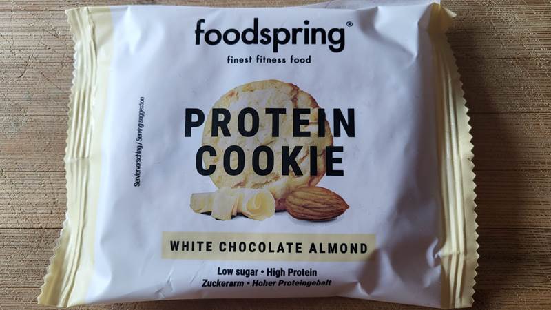 foodspring Protein Cookie White Chocolate Almond