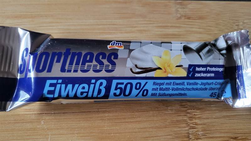 dm Sportness Eiweiß 50% Vaniglia e yogurt con copertura di cioccolato al latte