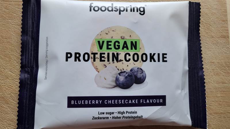 foodspring Vegan Protein Cookie Blueberry Cheesecake