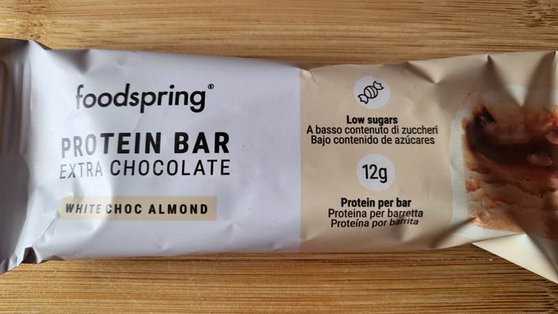 foodspring Protein Bar Extra Chocolate White Choc Almond
