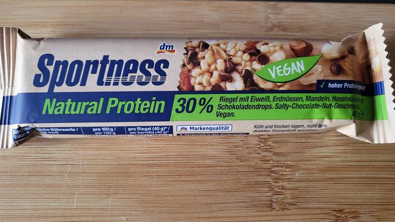 dm Sportness Natural Protein 30% Arachidi, mandorle, nocciole e gocce di cioccolato, vegana